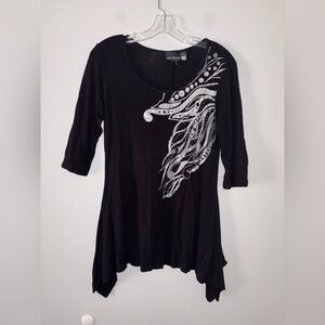 Antthony Black Sharkbite Hem Elbow Sleeve Metallic Graphic Top Flowy Boho Y2K M